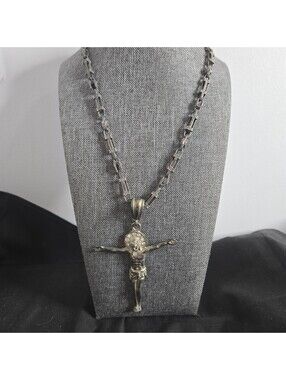 Vintage Rhinestone Halo Jesus Crucifix Pendant Silver Tone Statement Necklace